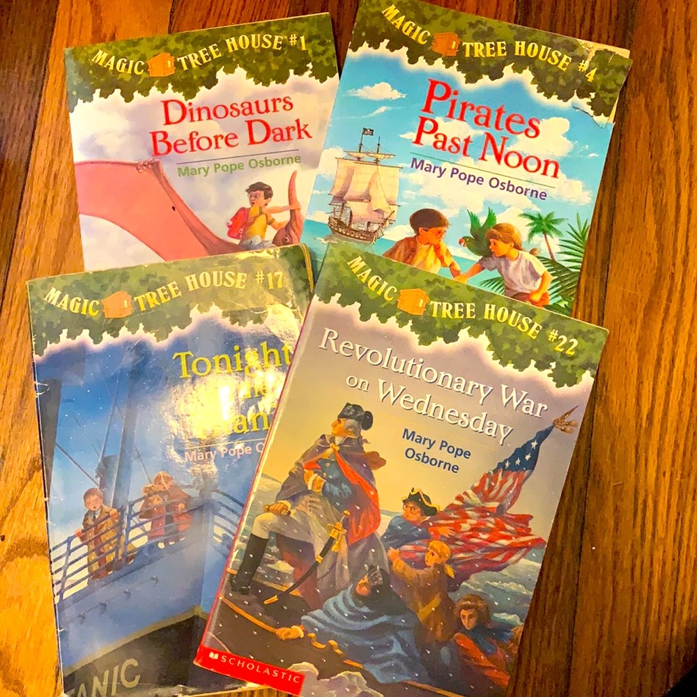 Lot of 4 Paperback MAGIC TREE HOUSE books #1, #4, #17, & #22 SCHOLASTIC BOOKS